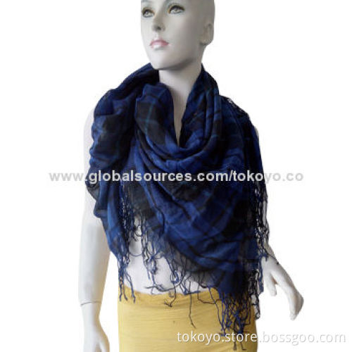 Square scarf with blue check, yarn dyed, viscose and modal, silk, sized 120*120+8cm tassels